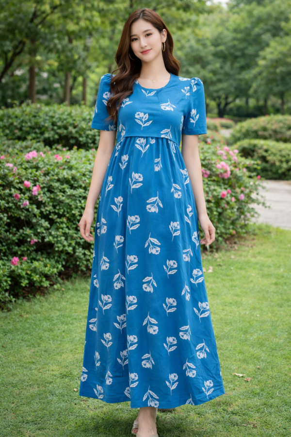 Sky Blue Roses - Feeding