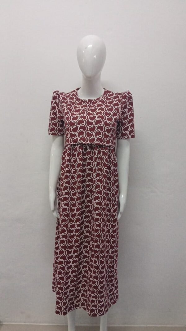 Maroon Treaded in Feeding